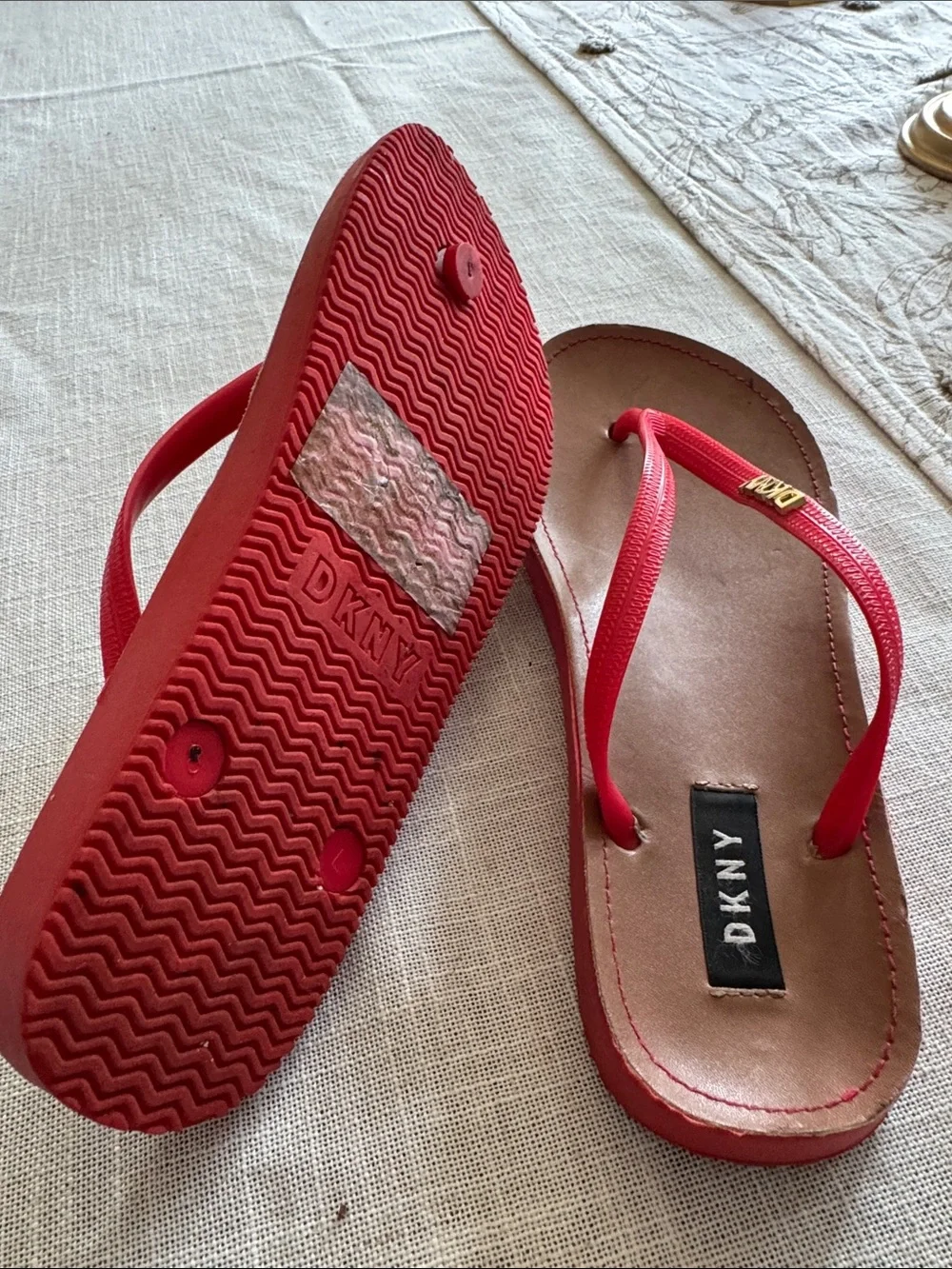 Dkny flip flop